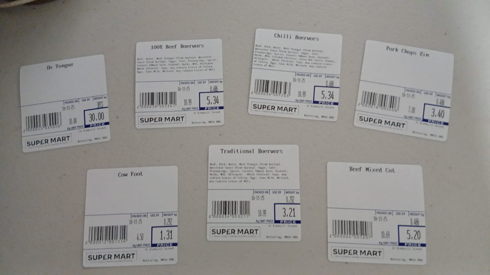 Labels can be designed with the optional PC software to include logo graphics alongside allergen and ingredients text